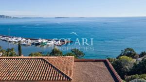 Terrace sea view swimming pool beaches on foot parking