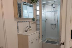 2Bed House Sleeps 4 - Parking Views 3min to Town