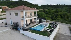 Luxury Villa - Heated Pool,Jacuzzi & Sauna