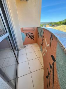 Flat Golden Dolphin Express