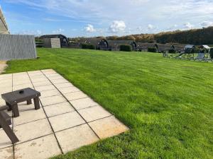 Gamekeepers Cottage - Hot Tub, 2 bed, sleeps 4, private patio, AC, stunning views
