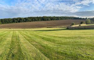 Gamekeepers Cottage - Hot Tub, 2 bed, sleeps 4, private patio, AC, stunning views