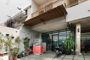 RedDoorz near Cipinang Indah Mall