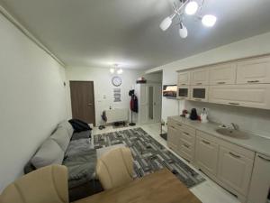 Apartament Modern cu balcon și parcare gratuită