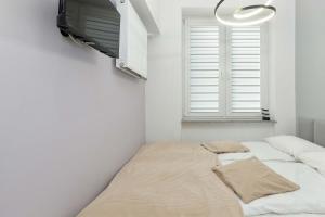 Stylish Apartment with Balcony in Gdansk Old Town by Noclegi Renters