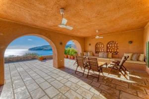 Beachfront Majestic Villa