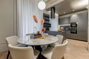 Romantic Piazza di Spagna gold apartament