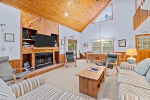 1215 - Corolla Hideaway