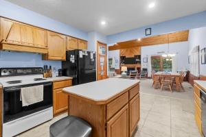 1215 - Corolla Hideaway
