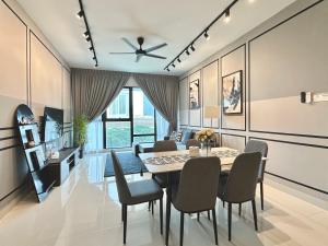 Midvalley Southkey Mosaic 3BR Suite Premium Stay by Jfive