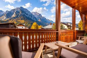 The Bear Chalet with Private Hot Tub