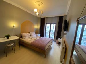 Omar Suite 360