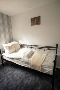 3-Bedroom Contractor House near i54 Business Park & M54