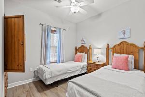Barefoot Retreat - Pools, Golf, Guest Concierge!