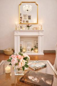 Amazing Premium Apartment in the heart of Florence at the DUOMO, 3 Bedrooms, 2 Bathrooms, ideal for 2-10 Guests