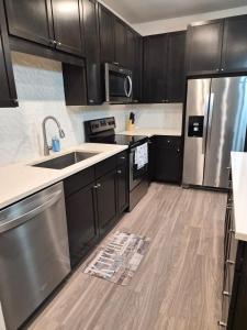 Modern 1BR Pool Patio Sleeps 5