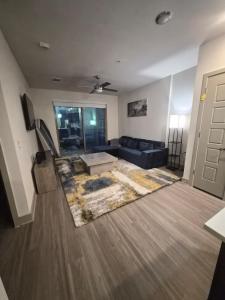 Modern Frisco Apt, Pool, Patio Sleeps 5 Mins From Universal Kids Resort!