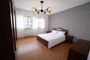 Nile-view 3-BDR Arabesque apartment