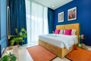 Colorful Designer 1BR Apartment with Pool - JVC