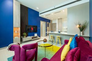 Colorful Designer 1BR Apartment with Pool - JVC