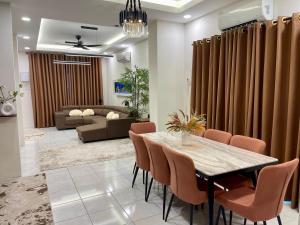 80 Pinang - Dolby Atmos Soundbar, Netflix, Apple TV