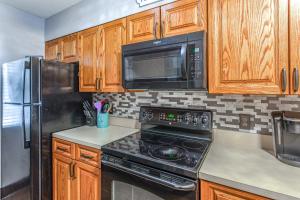 Steps to Ocean: Convenient Myrtle Beach Townhome!