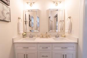 Palmetto Place, Charming Saint Simons Bungalow