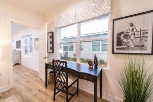 Palmetto Place, Charming Saint Simons Bungalow