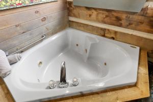 Rustic Mountain Escape with Fire Pit and Mountain Views-Cabin 1