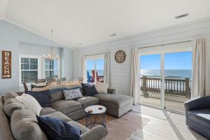 Steps to the Sand Sleeps 12 Hot Tub Grill