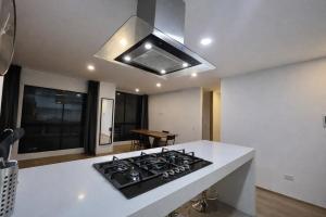 Luxury Apt I Views, Sauna, Gym near Unicentro