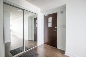 Birds Eye View of the Lake 1 Bedroom & Den Condo in Downtown Toronto