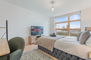 Modern & Spacious 1BR Flat - Sleeps Up to 6