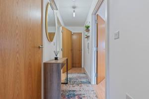 Modern & Spacious 1BR Flat - Sleeps Up to 6