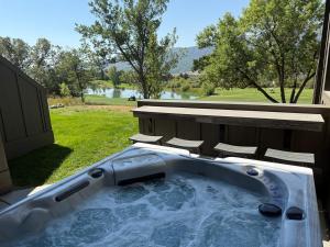 Eden Escape Pt103 Hot Tub Ski & Snowboard Base