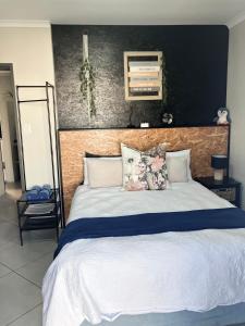 Penguins Cove Coastal Sanctuary Studio Apartment-Bloubergstrand