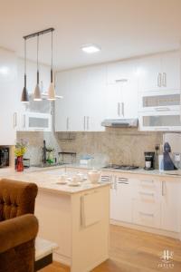 Eleven at Lake View Luxury Apartment