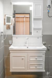 Eleven at Lake View Luxury Apartment
