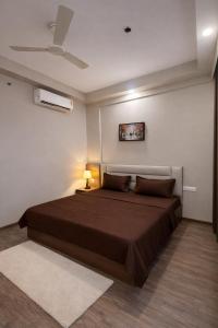 The capital crown stays