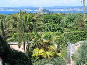 Ednovean Farm, Ednovean Lane, Perranuthnoe Nr Penzance Cornwall, Penzance, TR20 9LZ, England.