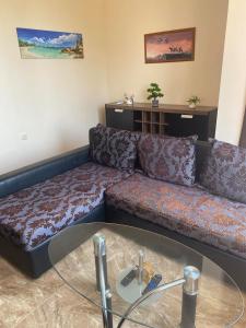 Charming, Top Floor, 1 Bedroom Apartment