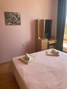 Charming, Top Floor, 1 Bedroom Apartment