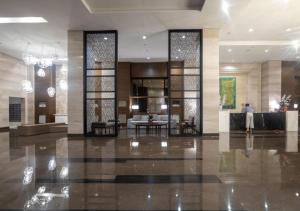 Pet-Friendly Condo with Balcony - Near NAIA Airport, PICC, MOA & Manila Bay - Free Pool, Sauna, Fast WiFi