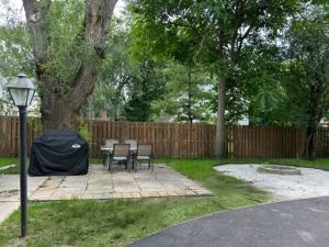 Modern Apt in DT Libertyville near Naval Base