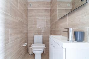 Elegant 4-Bedroom Apartment in Chelsea