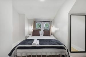 2 BR 1 Bath Apt with Parking and Close toAmenities