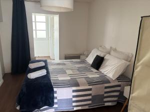 Studio cosy centre Pau proche gare lit Queen