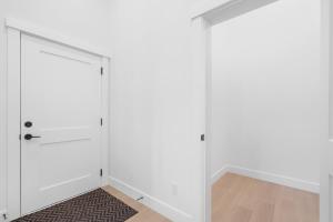 New and Modern 4BR Townhome - Rooftop and Garage