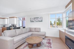 New and Modern 4BR Townhome - Rooftop and Garage