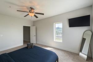 Luxury 2BR Condo Steps from UAB Campus 05